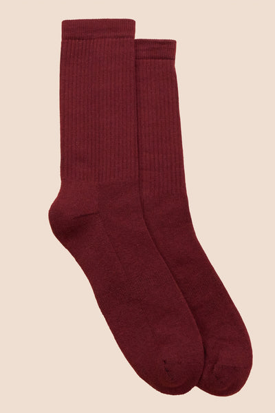 Petrone-chaussettes-tennis-coton-bio-unies-hautes-homme-bordeaux-posees