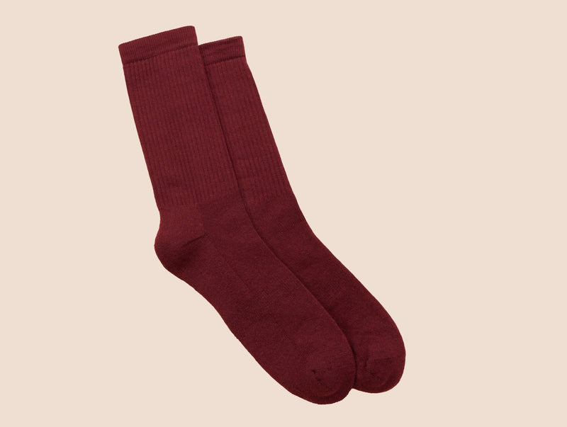 Petrone-chaussettes-tennis-coton-bio-unies-hautes-homme-bordeaux foncé-posees#couleur_bordeaux foncé