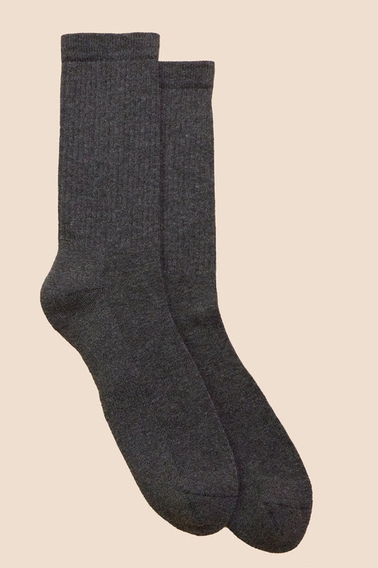 Petrone-chaussettes-tennis-coton-bio-unies-hautes-homme-gris-anthracite-posees