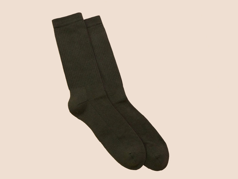 Petrone-chaussettes-tennis-coton-bio-unies-hautes-homme-vert kaki foncé-posees#couleur_vert kaki foncé