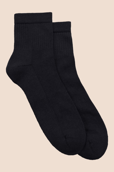 Petrone-chaussettes-tennis-coton-bio-unies-hautes-homme-noir-posees